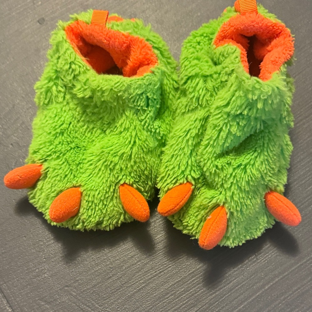 Wonder Nation Green and Orange Kids Slippers